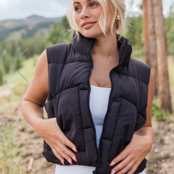 NWT Easel Cropped Puffer Vest Size M - Picture 3 of 13